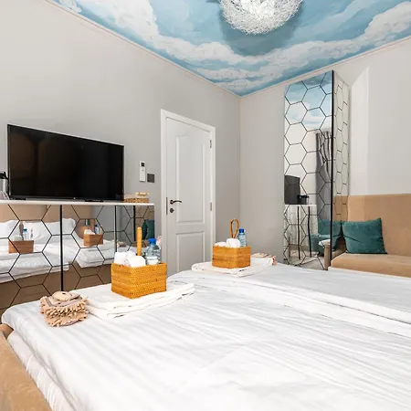 Elenartlux - Baby Cot - Pets Allowed - Free Parking & Fast Wi-fi *