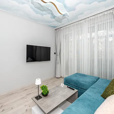 Elenartlux - Baby Cot - Pets Allowed - Free Parking & Fast Wi-fi Daire