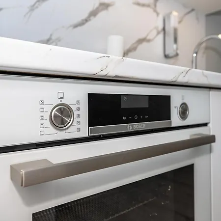 Elenartlux - Baby Cot - Pets Allowed - Free Parking & Fast Wi-fi