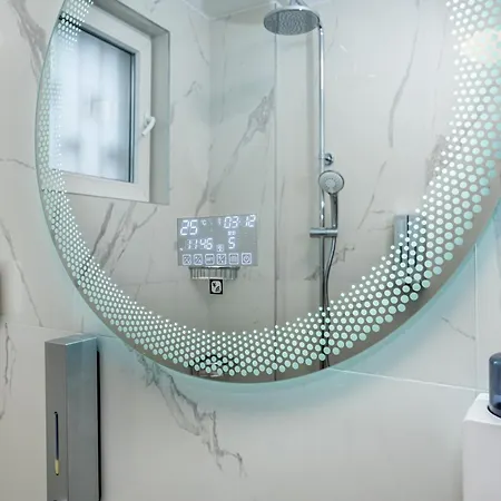 Elenartlux - Baby Cot - Pets Allowed - Free Parking & Fast Wi-fi Апартаменты *