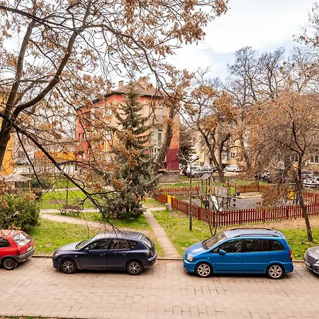 Elenartlux - Baby Cot - Pets Allowed - Free Parking & Fast Wi-fi * Plovdiv