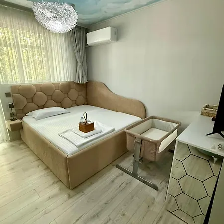 Elenartlux - Baby Cot - Pets Allowed - Free Parking & Fast Wi-fi Daire