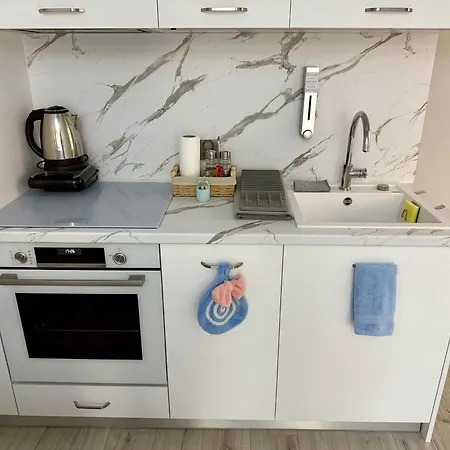 Elenartlux - Baby Cot - Pets Allowed - Free Parking & Fast Wi-fi