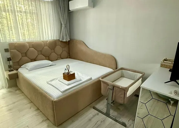 Elenartlux - Baby Cot - Pets Allowed - Free Parking & Fast Wi-fi Appartement