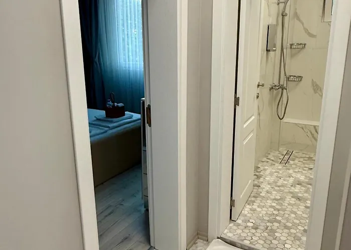 Elenartlux - Baby Cot - Pets Allowed - Free Parking & Fast Wi-fi Appartement